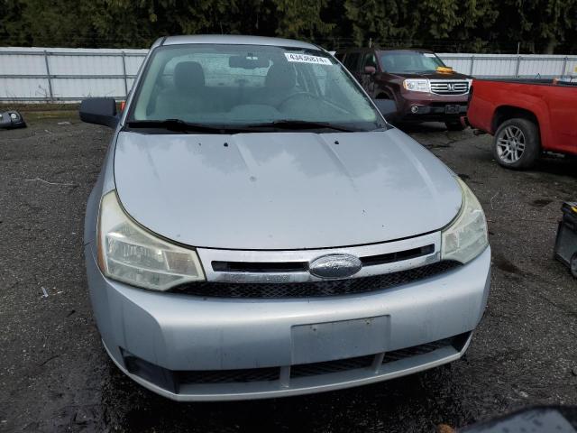 1FAHP33N68W156243 - 2008 FORD FOCUS SE SILVER photo 5