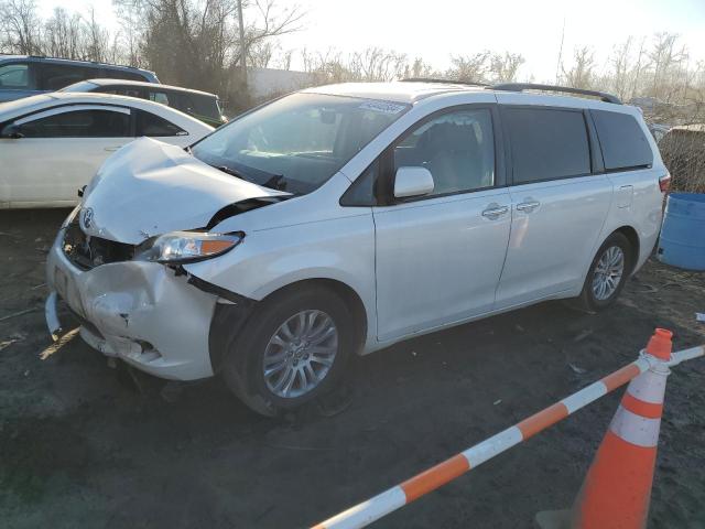 5TDYK3DC3GS711427 - 2016 TOYOTA SIENNA XLE WHITE photo 1