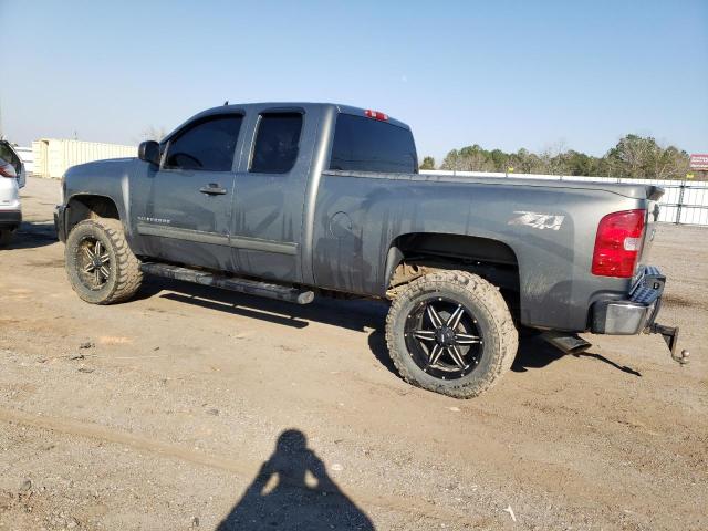 1GCRKSE32BZ230766 - 2011 CHEVROLET SILVERADO K1500 LT GRAY photo 2