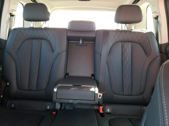 5UX23EM03P9P19898 - 2023 BMW X7 XDRIVE40I WHITE photo 10