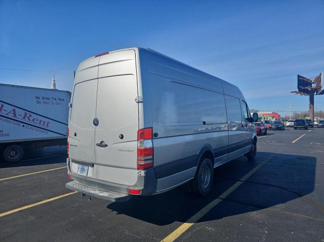 WD3PF4CC6E5924988 - 2014 MERCEDES-BENZ SPRINTER 3500 GRAY photo 4