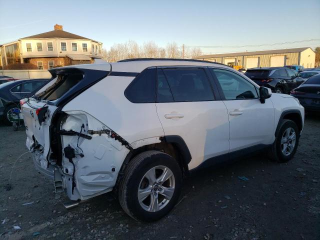 2T3P1RFV2MC250670 - 2021 TOYOTA RAV4 XLE WHITE photo 3