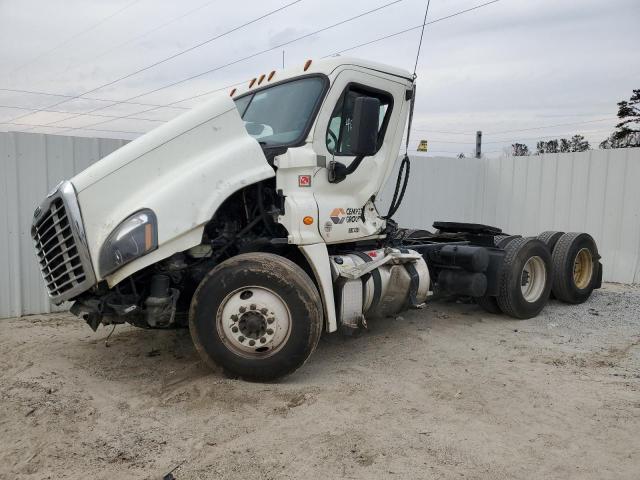 3AKJGEDV6GDHP1577 - 2016 FREIGHTLINER CASCADIA 1 WHITE photo 2