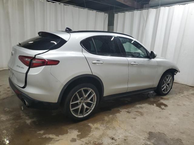 ZASFAKPN4J7B92799 - 2018 ALFA ROMEO STELVIO SPORT ვერცხლისფერი ფოტო 3