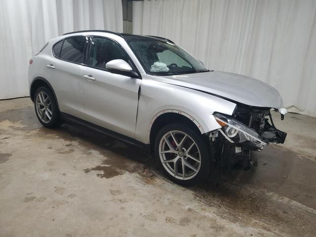ZASFAKPN4J7B92799 - 2018 ALFA ROMEO STELVIO SPORT ვერცხლისფერი ფოტო 4