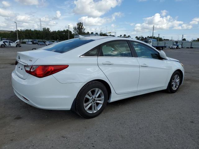 5NPEB4AC6DH648158 - 2013 HYUNDAI SONATA GLS WHITE photo 3