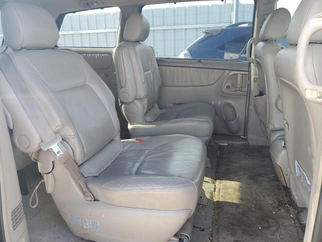 5TDBA22C64S001049 - 2004 TOYOTA SIENNA XLE GOLD photo 11