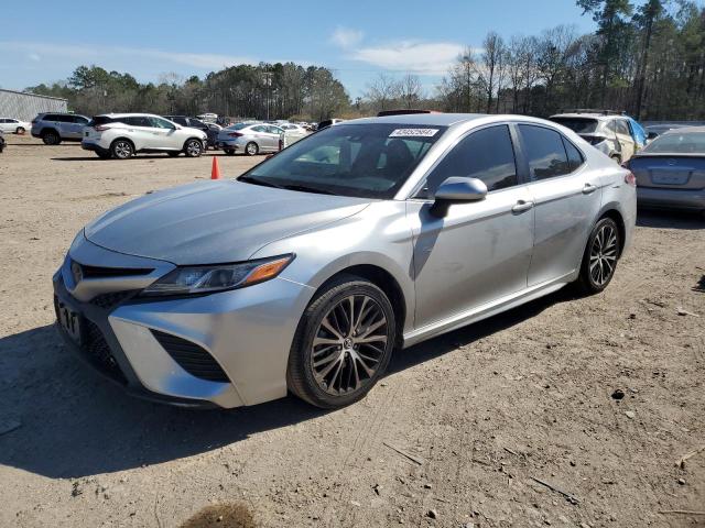 4T1B11HK4JU090762 - 2018 TOYOTA CAMRY L SILVER photo 1