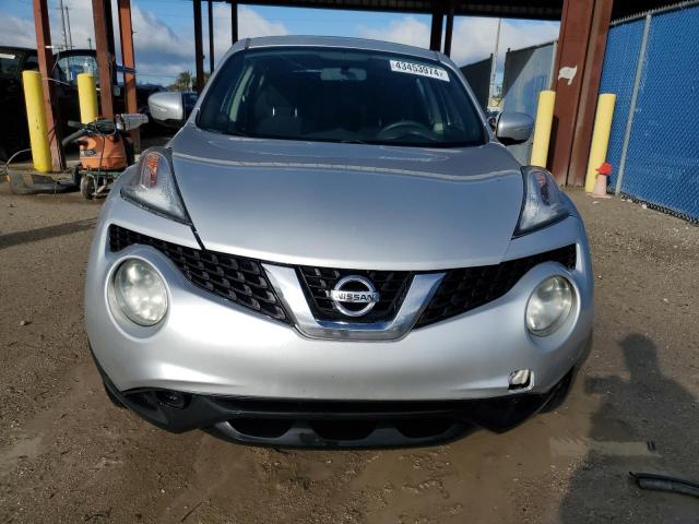 JN8AF5MR0GT606159 - 2016 NISSAN JUKE S SILVER photo 5