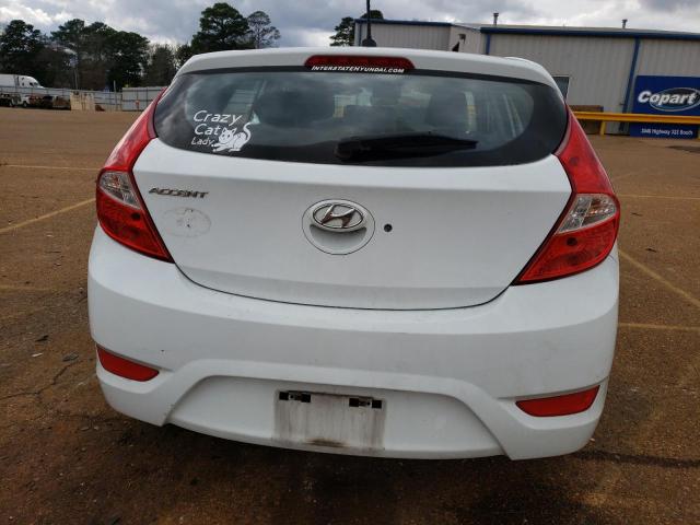 KMHCT5AE3GU272410 - 2016 HYUNDAI ACCENT SE WHITE photo 6