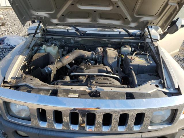 5GTDN136968113439 - 2006 HUMMER H3 TAN photo 12