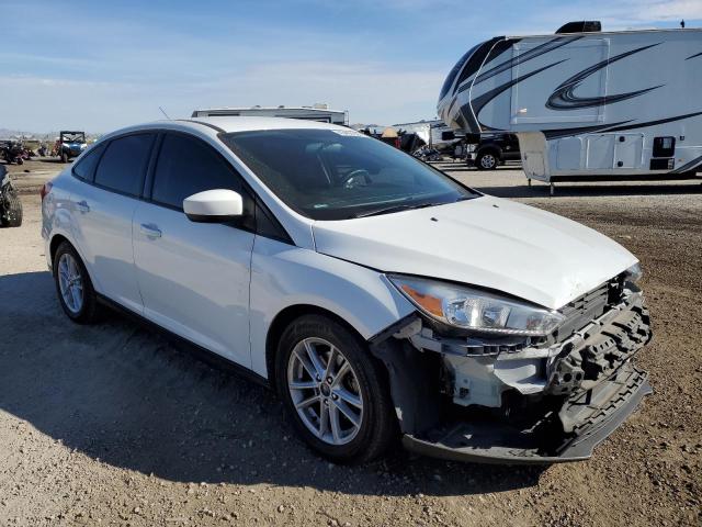 1FADP3F2XJL262038 - 2018 FORD FOCUS SE WHITE photo 4