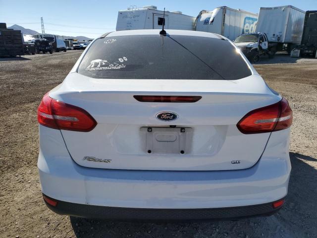 1FADP3F2XJL262038 - 2018 FORD FOCUS SE WHITE photo 6