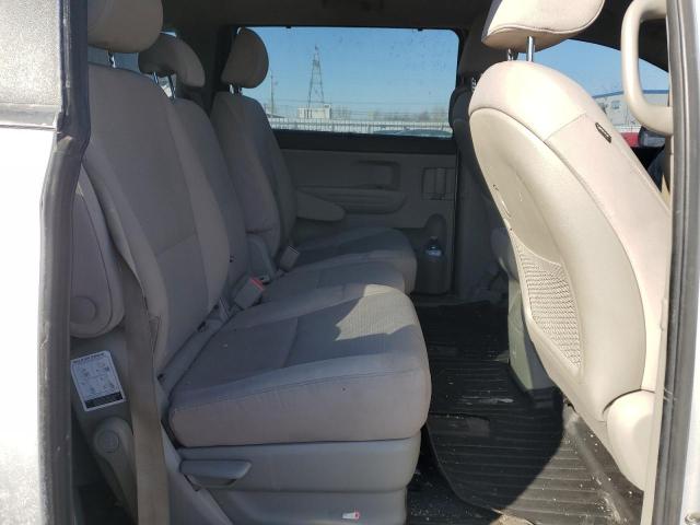 KNDMB5C19G6195651 - 2016 KIA SEDONA LX SILVER photo 11