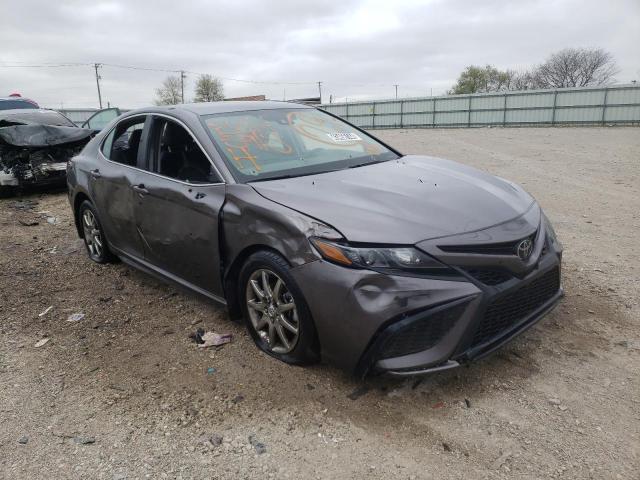 4T1G11AK3RU197636 - 2024 TOYOTA CAMRY SE NIGHT SHADE GRAY photo 4