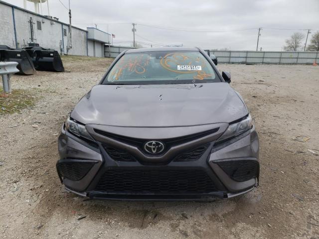 4T1G11AK3RU197636 - 2024 TOYOTA CAMRY SE NIGHT SHADE GRAY photo 5