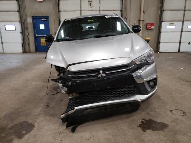 JA4AR3AU9JU005411 - 2018 MITSUBISHI OUTLANDER ES SILVER photo 5