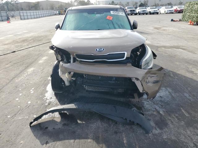 KNDJN2A28F7170012 - 2015 KIA SOUL TAN photo 5