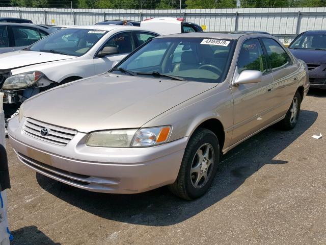 JT2BG28K3W0220689 - 1998 TOYOTA CAMRY LE  photo 2