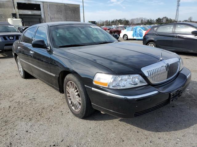 2LNHM82V98X657371 - 2008 LINCOLN TOWN CAR SIGNATURE LIMITED BLACK photo 4