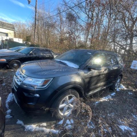 1FM5K7D82KGB47046 - 2019 FORD EXPLORER XLT GRAY photo 2