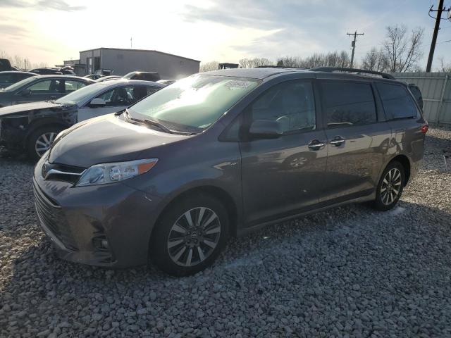 2020 TOYOTA SIENNA XLE, null