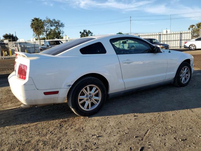 1ZVFT80N365255701 - 2006 FORD MUSTANG WHITE photo 3