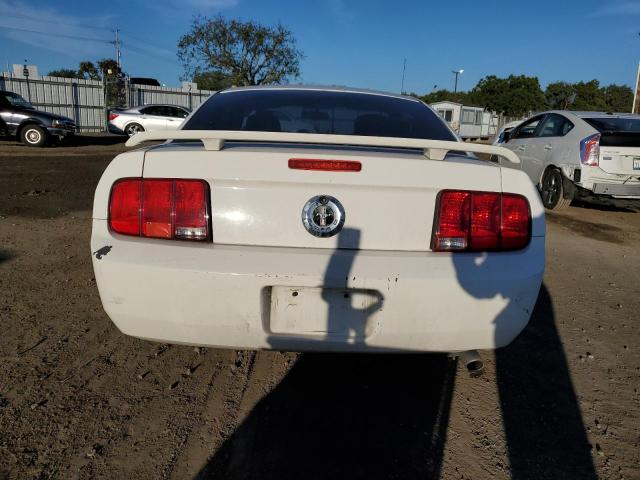 1ZVFT80N365255701 - 2006 FORD MUSTANG WHITE photo 6