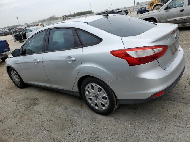 1FAHP3F26CL382066 - 2012 FORD FOCUS SE SILVER photo 2