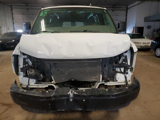 1GCWGBFP1J1273305 - 2018 CHEVROLET EXPRESS G2 WHITE photo 5