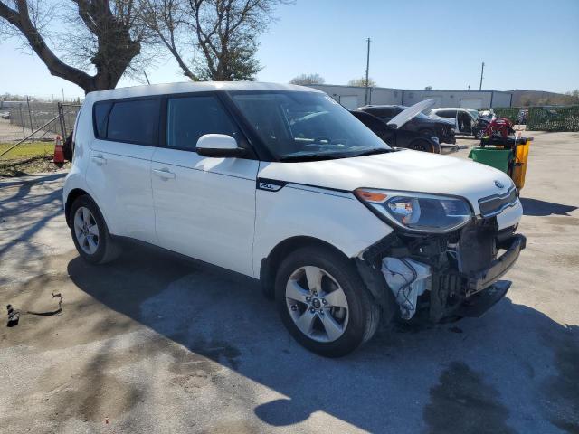 KNDJN2A20J7576875 - 2018 KIA SOUL WHITE photo 4