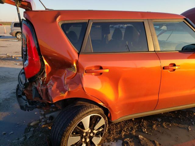 KNDJP3A51J7566723 - 2018 KIA SOUL + ORANGE photo 10