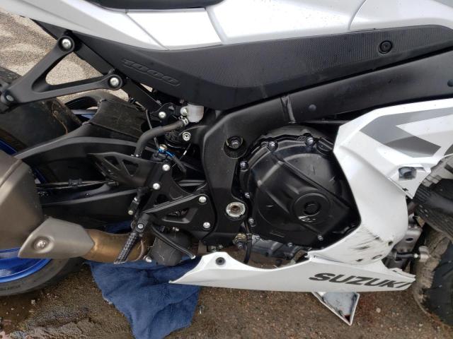 JS1DM11M2J2100193 - 2018 SUZUKI GSX-R1000 R WHITE photo 7