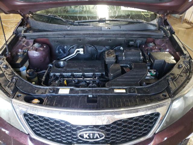 5XYKT4A14BG104373 - 2011 KIA SORENTO BASE BURGUNDY photo 11