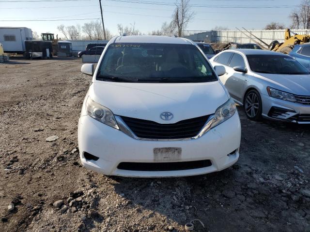 5TDKK3DC3CS235714 - 2012 TOYOTA SIENNA LE WHITE photo 5