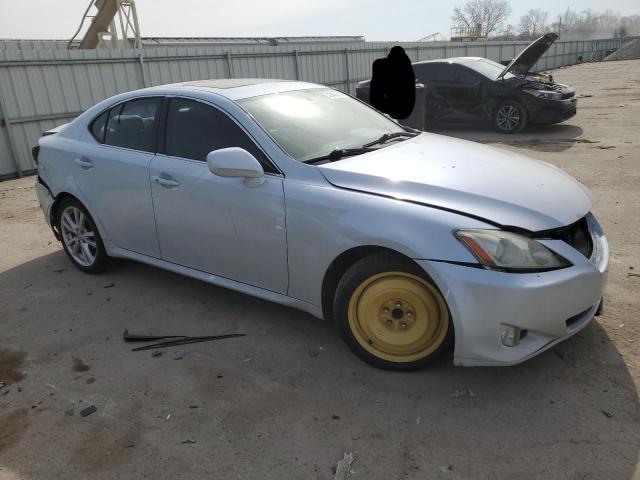 JTHBK262765004435 - 2006 LEXUS IS 250 WHITE photo 4