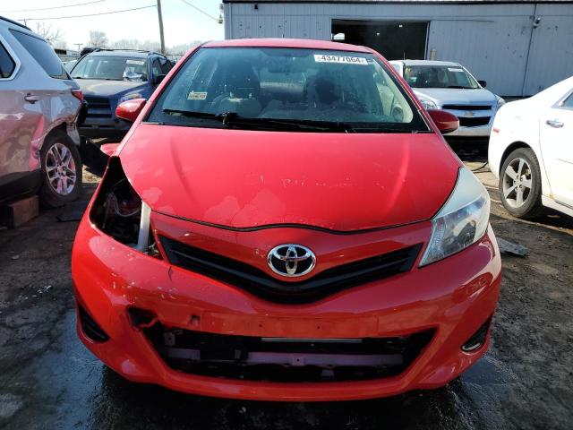 JTDKTUD35CD540890 - 2012 TOYOTA YARIS RED photo 5