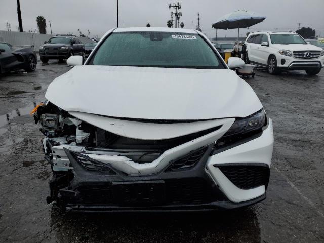 4T1G11AK6RU847625 - 2024 TOYOTA CAMRY SE NIGHT SHADE WHITE photo 5