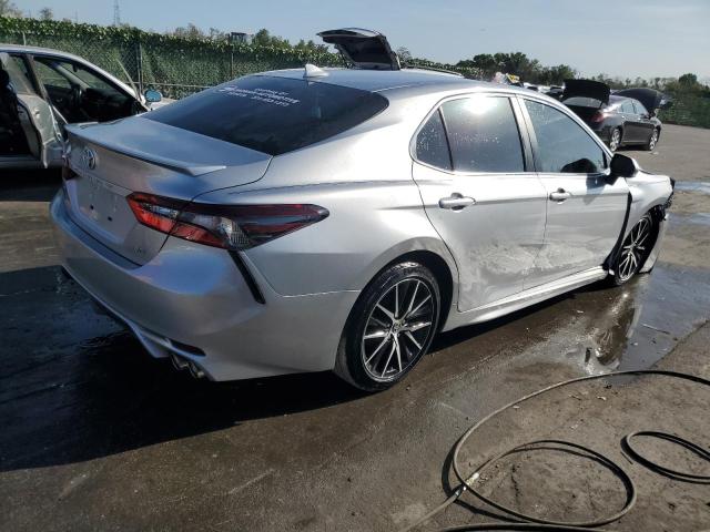 4T1G11AK6PU771403 - 2023 TOYOTA CAMRY SE NIGHT SHADE SILVER photo 3