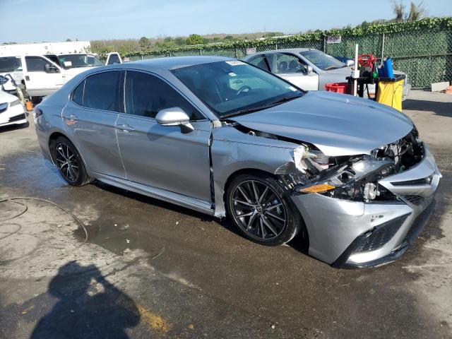 4T1G11AK6PU771403 - 2023 TOYOTA CAMRY SE NIGHT SHADE SILVER photo 4