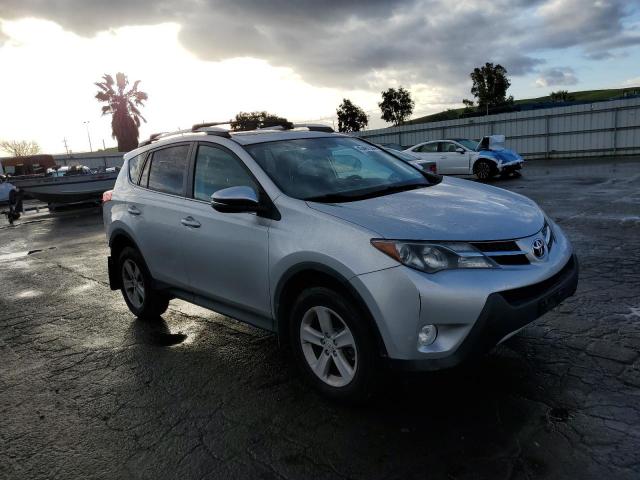 2T3RFREV2EW162763 - 2014 TOYOTA RAV4 XLE SILVER photo 4