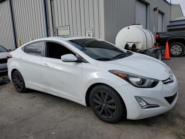 5NPDH4AE4FH549966 - 2015 HYUNDAI ELANTRA SE WHITE photo 4