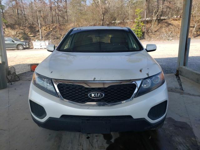 5XYKT3A12CG259113 - 2012 KIA SORENTO BASE WHITE photo 5