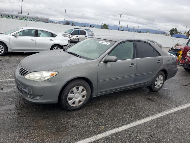 4T1BE32K15U520004 - 2005 TOYOTA CAMRY LE GRAY photo 1