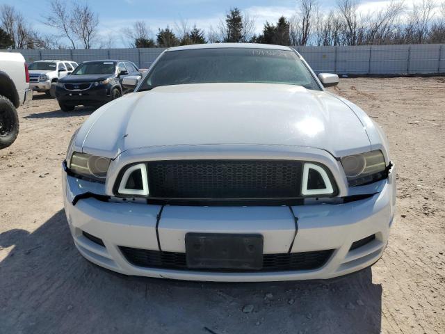1ZVBP8AM0E5277887 - 2014 FORD MUSTANG WHITE photo 5