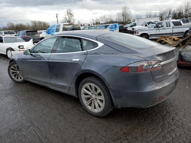 5YJSA1E24JF249605 - 2018 TESLA MODEL S ნაცრისფერი ფოტო 2