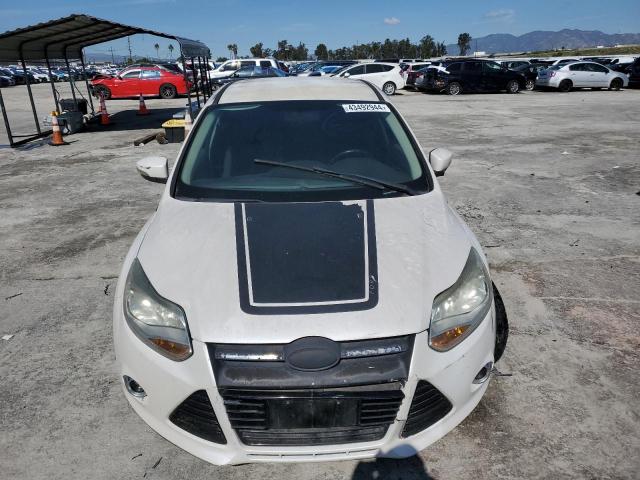 1FAHP3H2XCL468283 - 2012 FORD FOCUS SEL WHITE photo 5