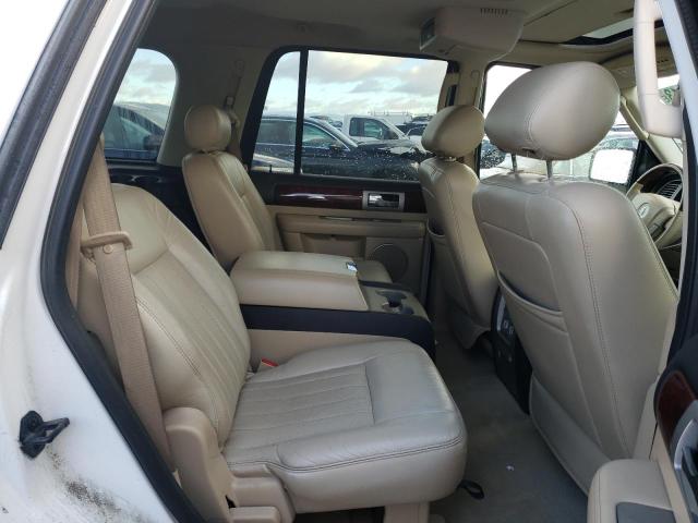 5LMFU27575LJ21165 - 2005 LINCOLN NAVIGATOR 白色 照片 11