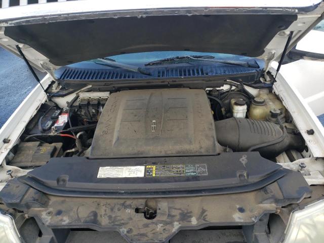 5LMFU27575LJ21165 - 2005 LINCOLN NAVIGATOR 白色 照片 12