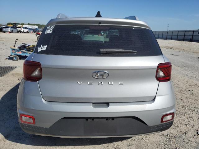 KMHRC8A3XLU035238 - 2020 HYUNDAI VENUE SEL SILVER photo 6